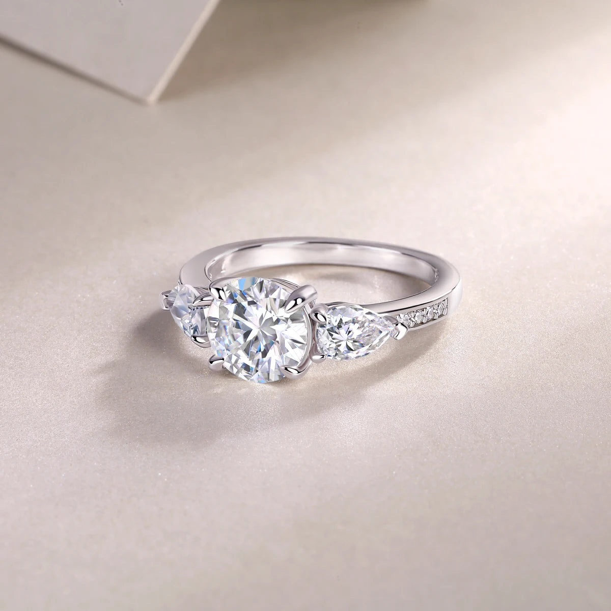 Bague de mariage argent 925 portée main femme