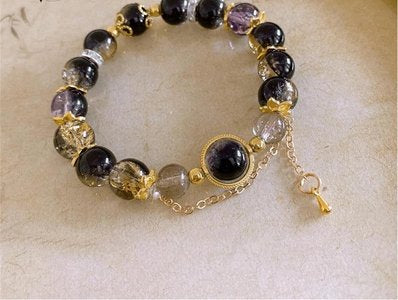Bracelet Perles Noires Naturelles avec Pendentif Doré, Élégance et Énergie