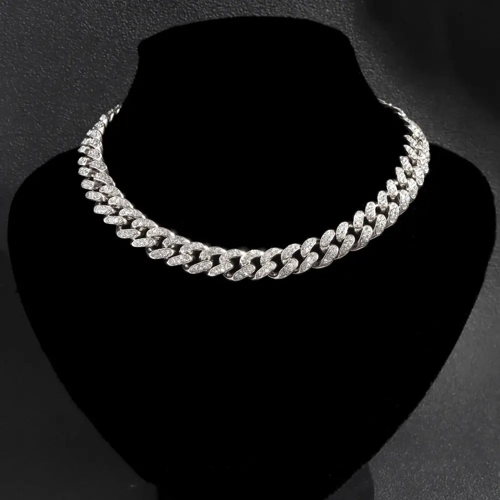 Collier cubain pavé de strass femme – look moderne