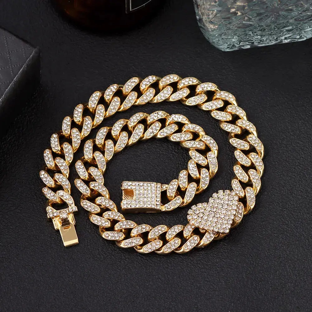 Bijou hiphop cubain femme avec fermoir pavé de strass