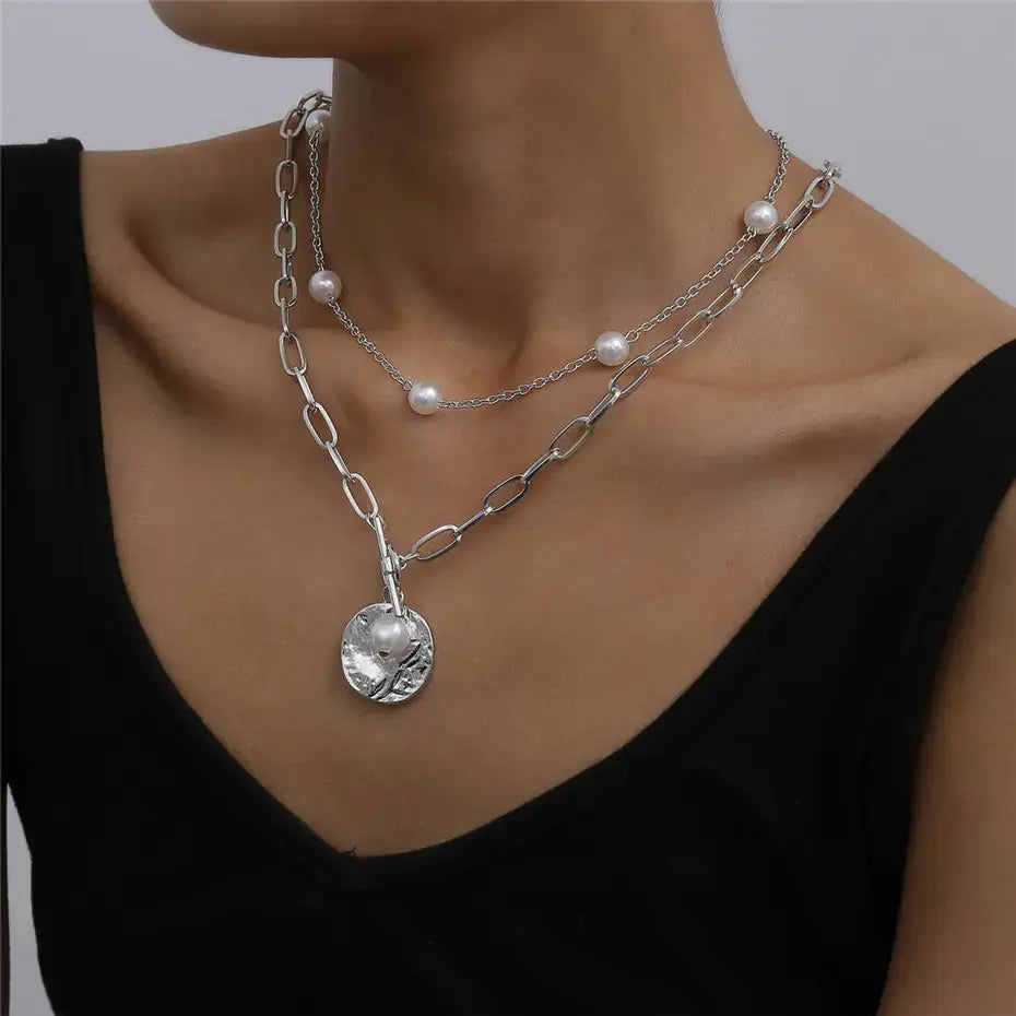 Collier Élégance Perle & Médaillon – Chaîne Argentée Ajustable-Collier-Héritage Chic -Heritage Chic