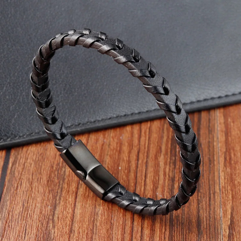 Bracelet Homme Cuir Tressé Noir et Fermoir Acier Inoxydable Magnétique et Élégance Discrète