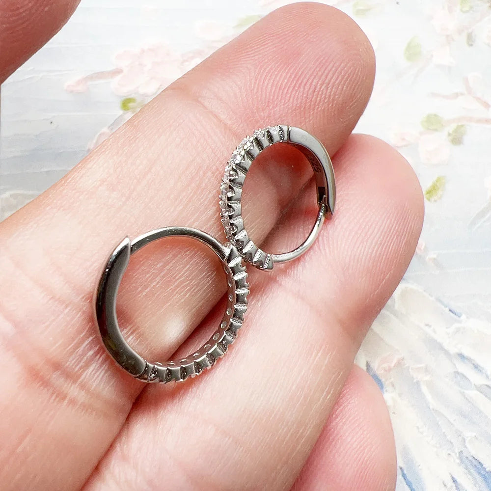 Boucles d’Oreilles Créoles en Argent 925 – Pierres Blanches Éclatantes, Cadeau Élégant pour Femme