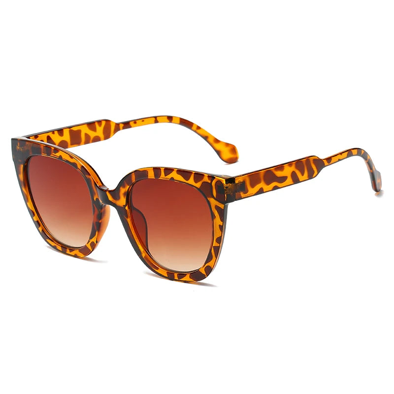 Gafas de ojo de gato con degradado: elegancia femenina