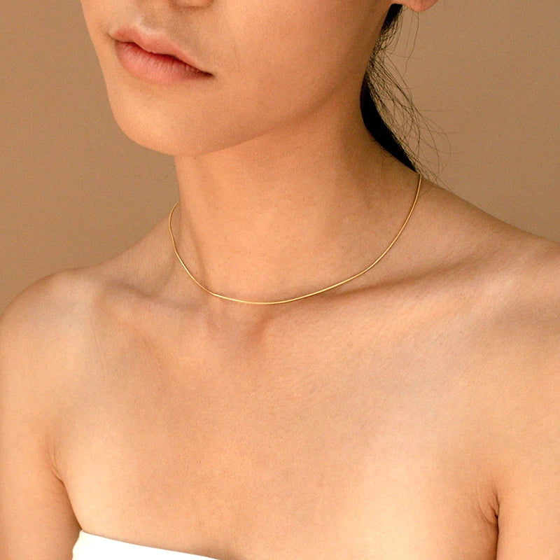 Collier chaîne ondulée en acier inoxydable – Finition dorée, style clavicule