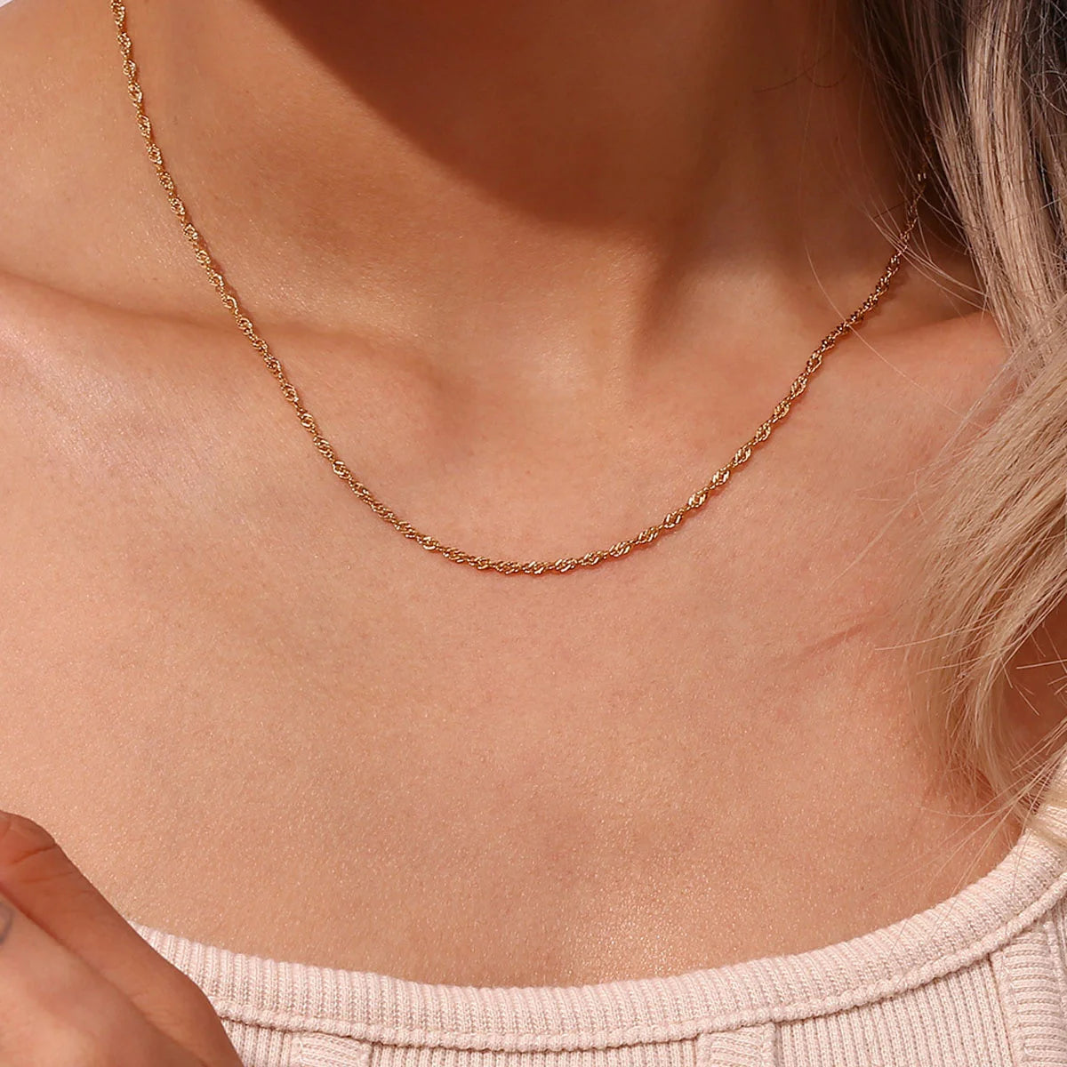 Collier fin plaqué or en acier inoxydable
