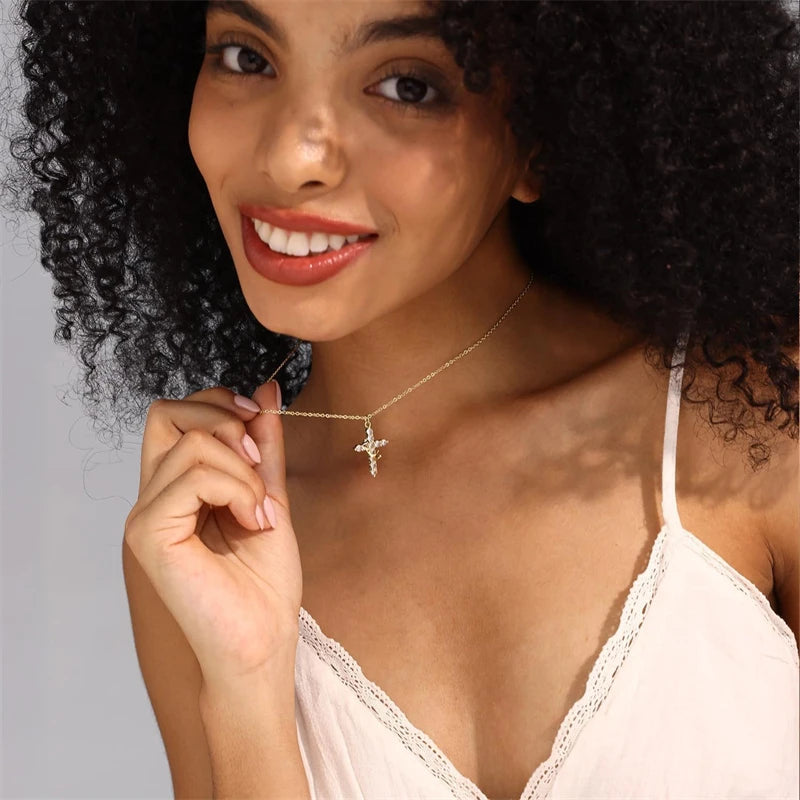 Collar de cruz de circón: elegante colgante dorado con corona giratoria para mujer