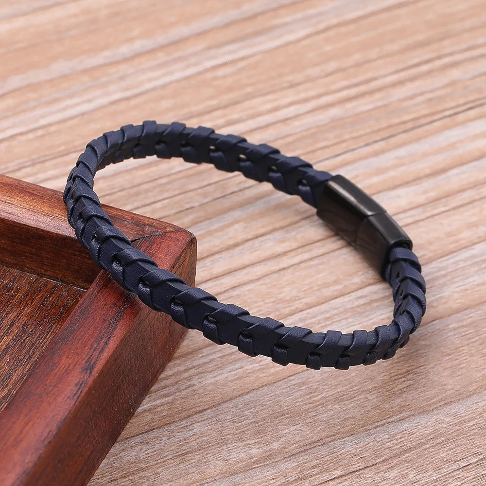 Bracelet Homme Cuir Tressé Noir et Fermoir Acier Inoxydable Magnétique et Élégance Discrète