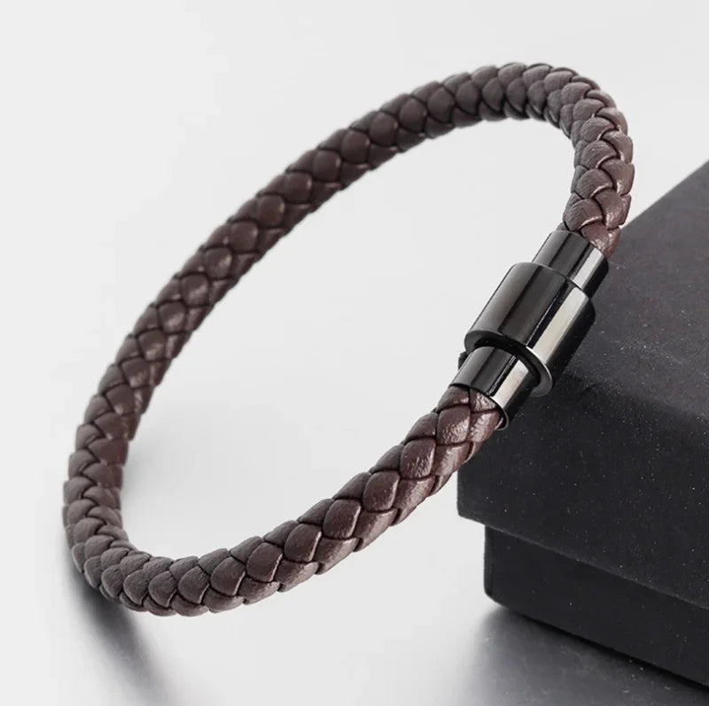 Bracelet en cuir noir et acier – Motif croix décorative