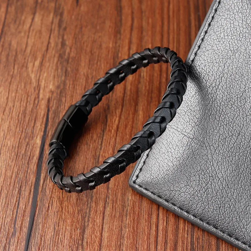 Bracelet Homme Cuir Tressé Noir et Fermoir Acier Inoxydable Magnétique et Élégance Discrète