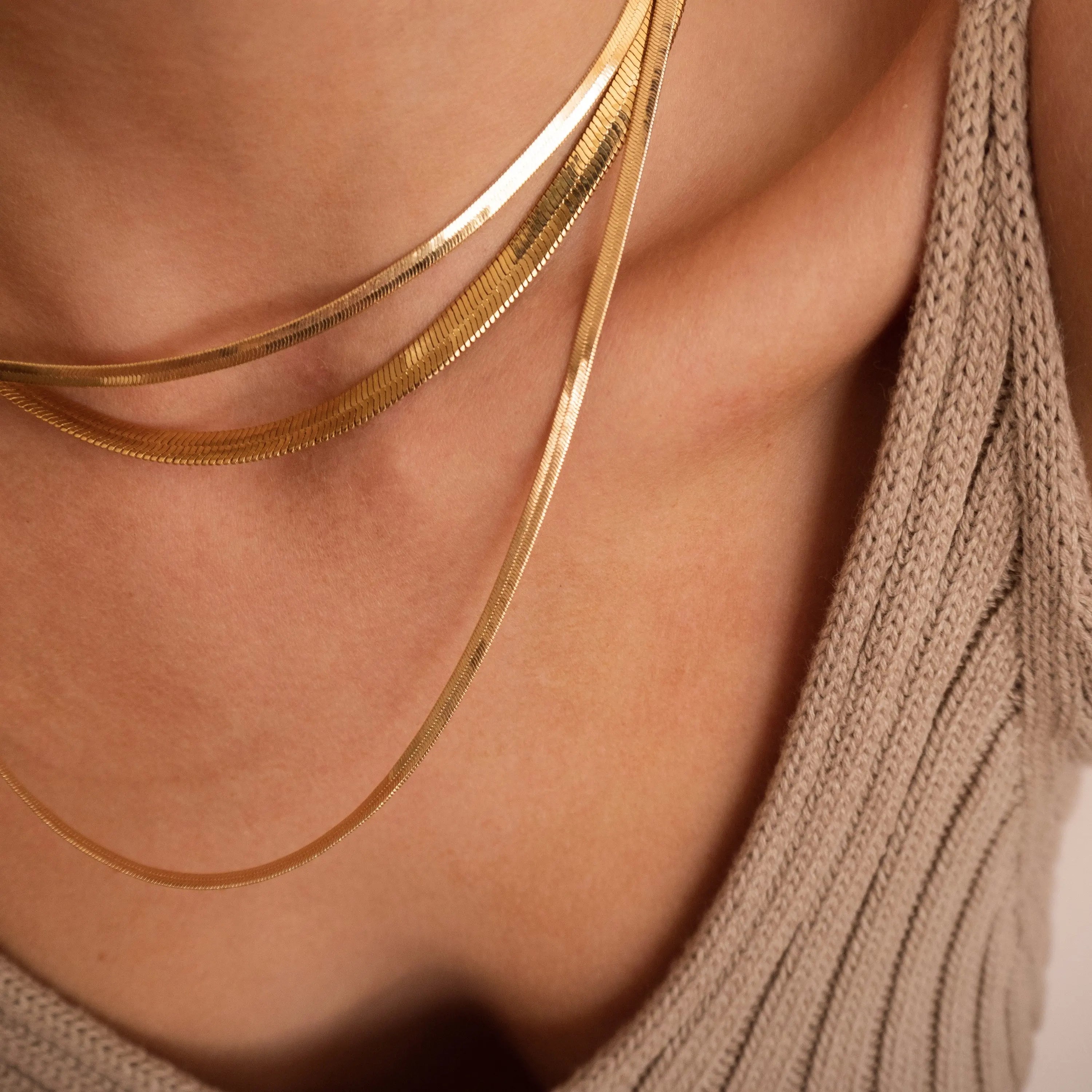 Collier chaîne ondulée en acier inoxydable – Finition dorée, style clavicule