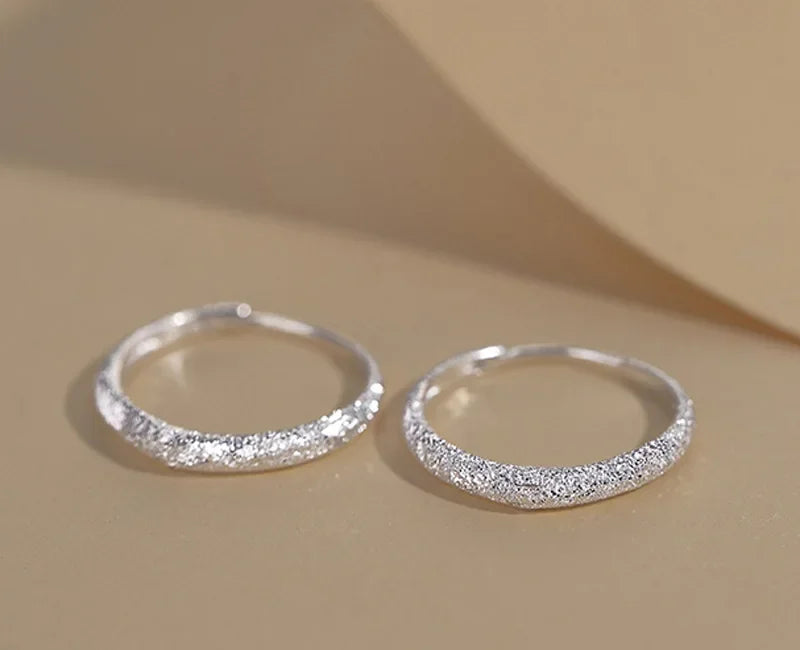 Pendientes de aro de plata 925: brillo radiante, elegantes y ligeros.