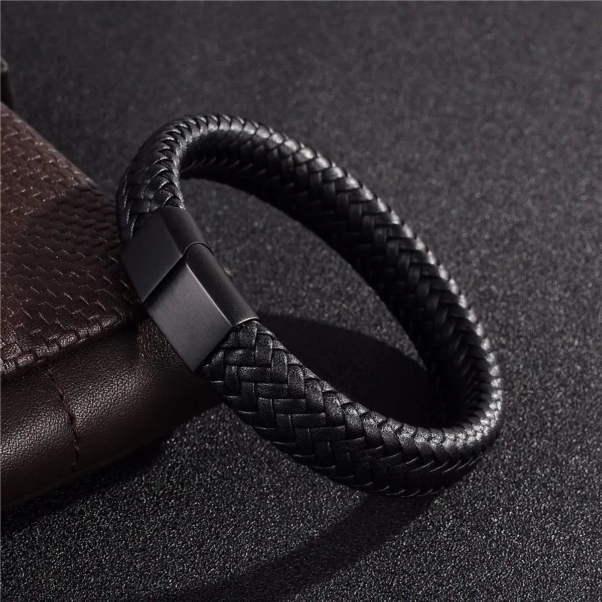 Bracelet manchette homme en cuir tressé rétro style ouvert
