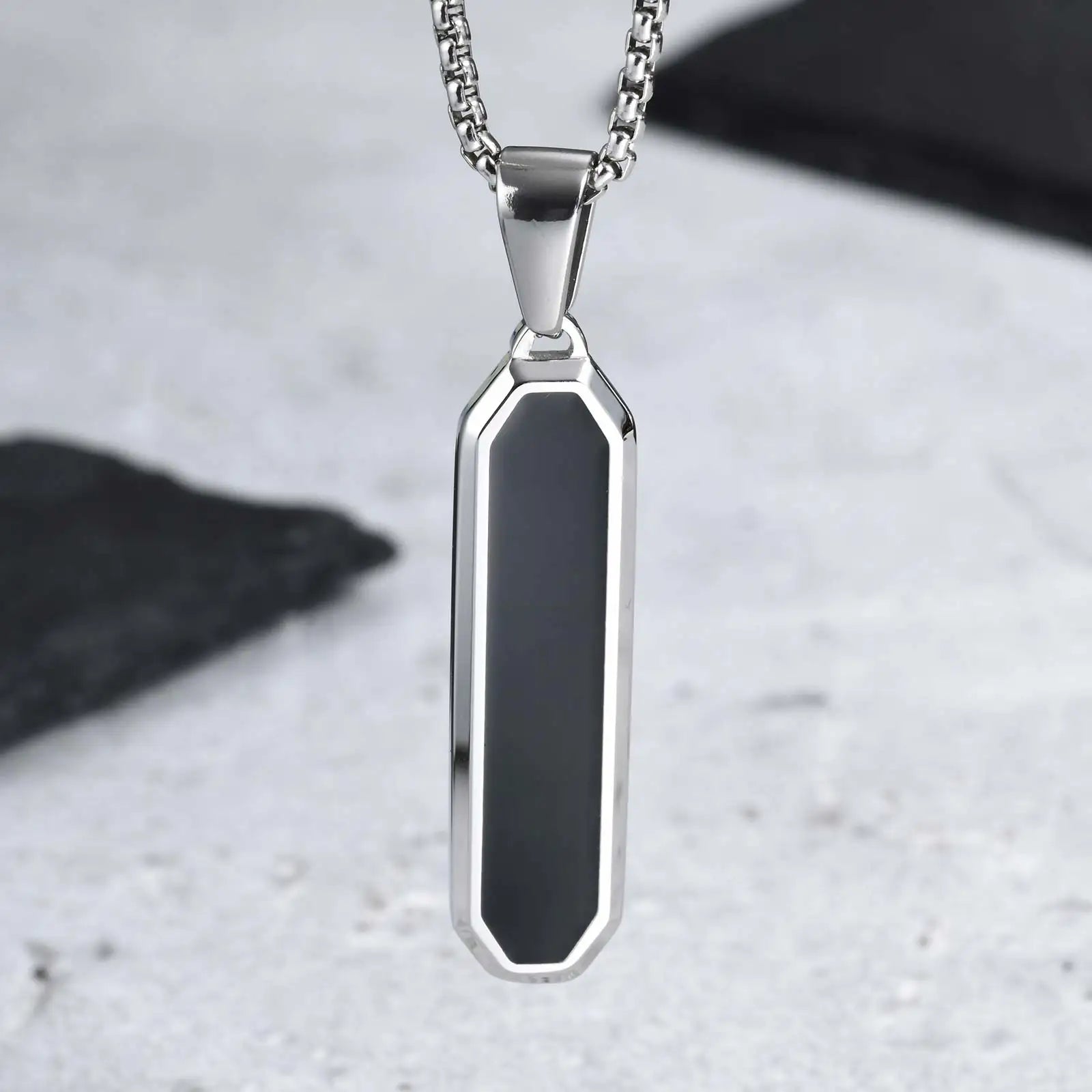 Collar con colgante cuadrado para hombre - Acero inoxidable resistente al agua, estilo minimalista