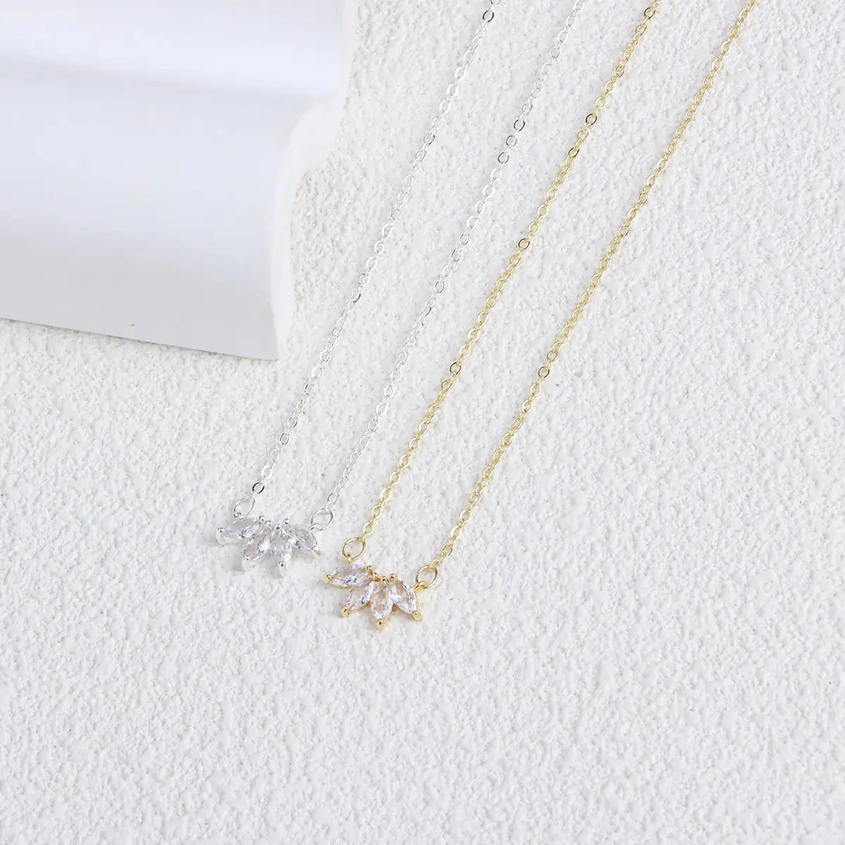 Collier Feuille Élégante – Chaîne fine dorée, bijou féminin tendance-Collier-Héritage Chic -Heritage Chic