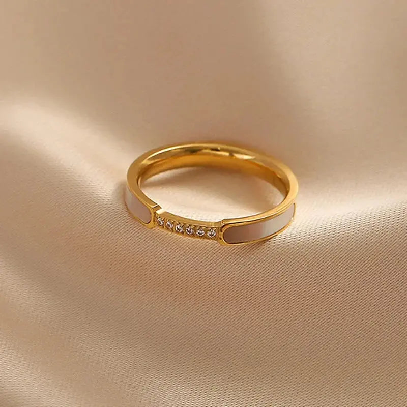 Bague Fine Dorée en Acier Inoxydable – Élégante avec Zircon-Bagues-Héritage Chic -Heritage Chic