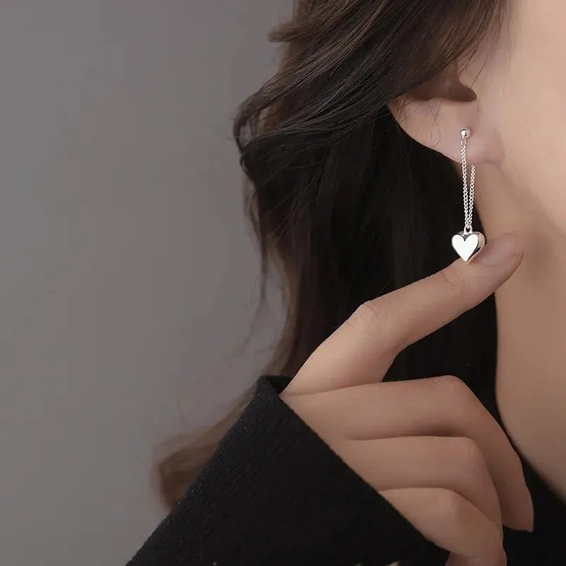 Boucles d’oreilles pendantes en forme de cœur argenté pour femme – élégantes et légères