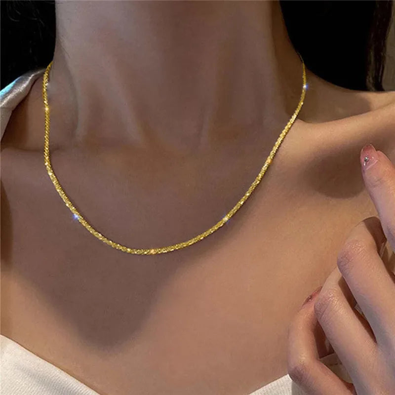 Collier en or porté femme