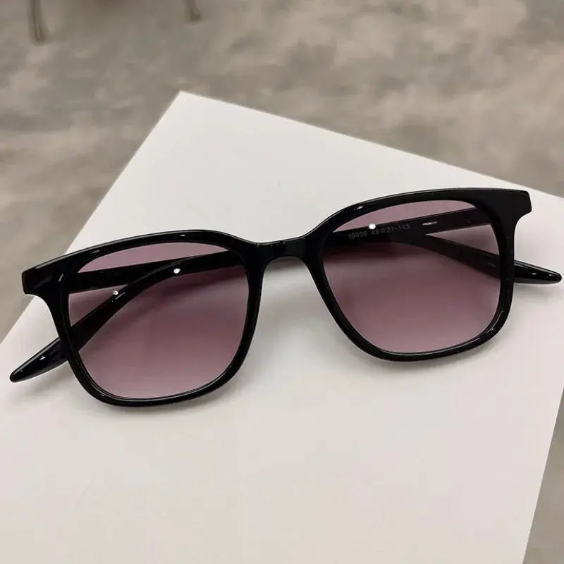 Lunettes Rétro Carrées Unisexe – Style Urbain Compact-Lunette de soleil-Héritage Chic -2-CN-Heritage Chic