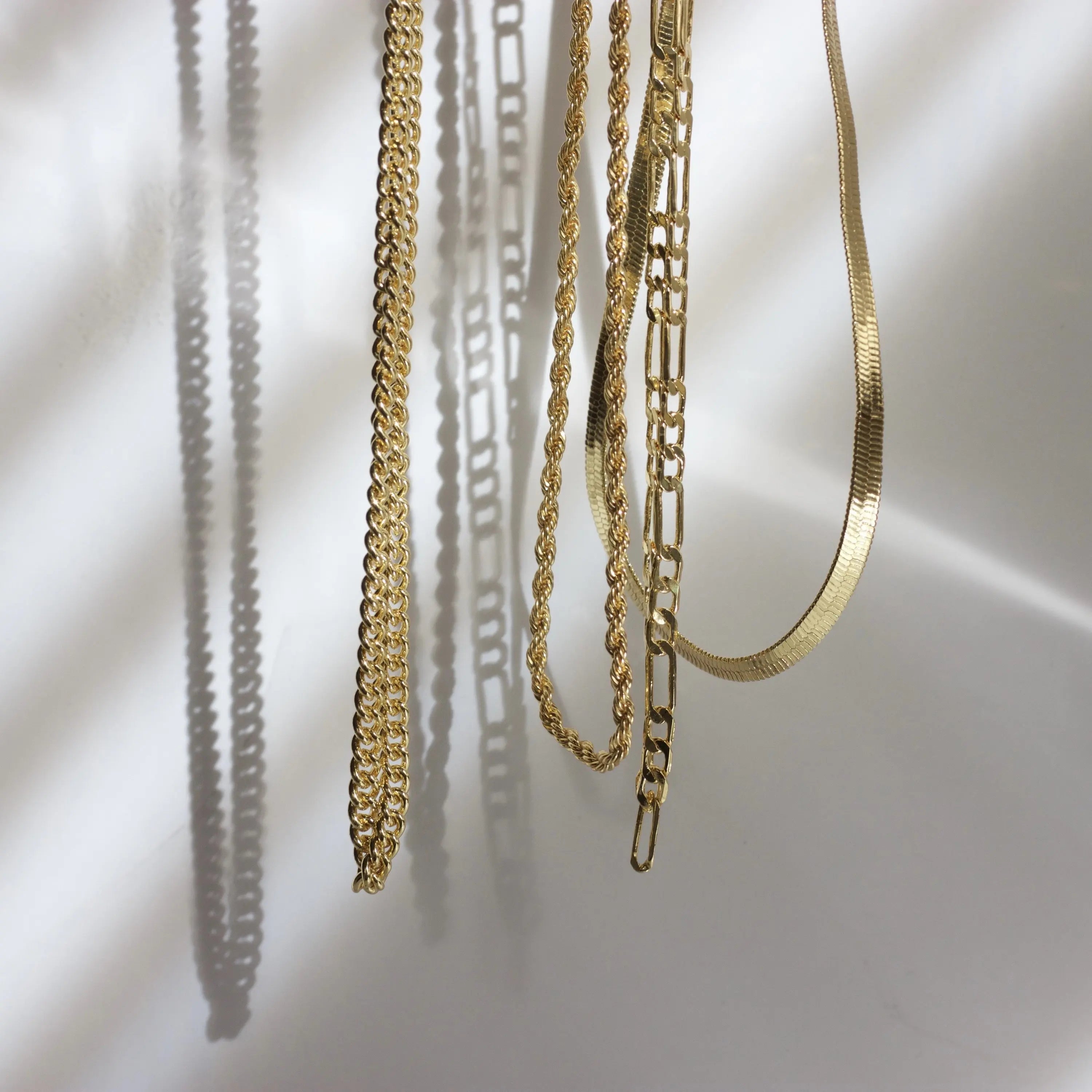 Collier chaîne ondulée en acier inoxydable – Finition dorée, style clavicule