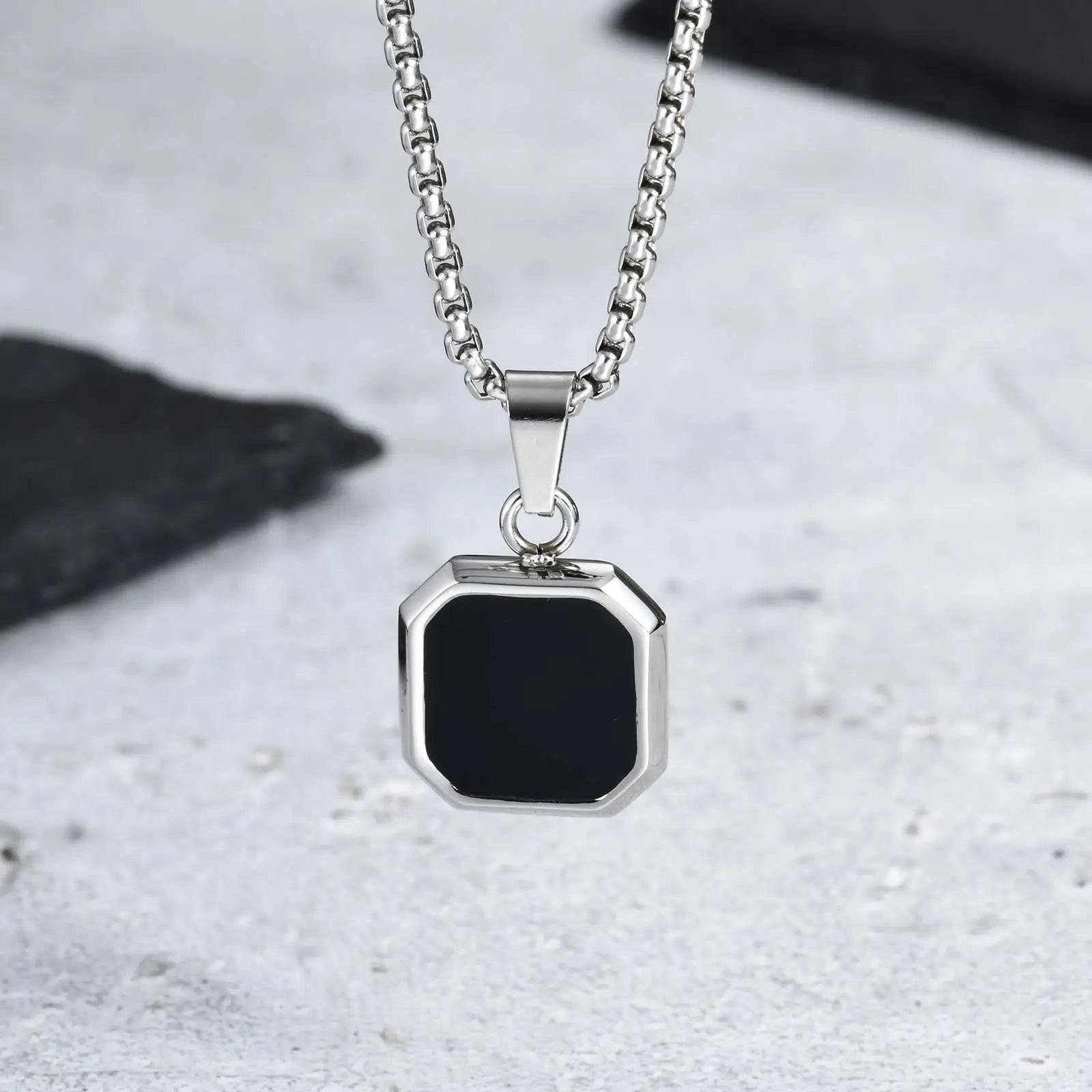 Collar con colgante cuadrado para hombre - Acero inoxidable resistente al agua, estilo minimalista