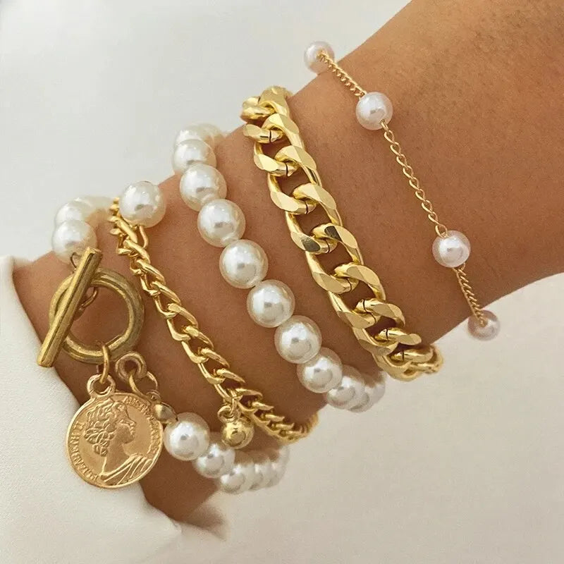 Bracelets bohèmes dorés avec perles et médaillon – Set vintage pour femme