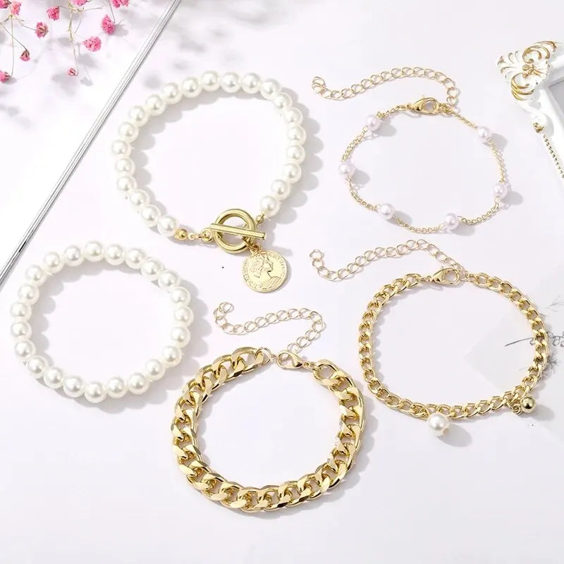 Bracelets bohèmes dorés avec perles et médaillon – Set vintage pour femme
