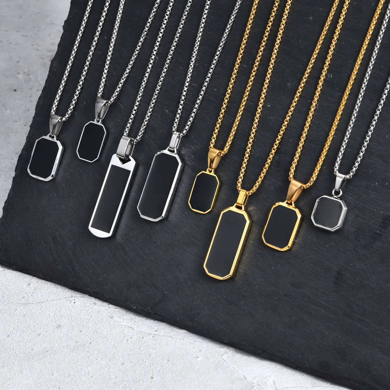 Collier Pendentif Carré Homme – Acier Inoxydable Étanche Style Minimaliste