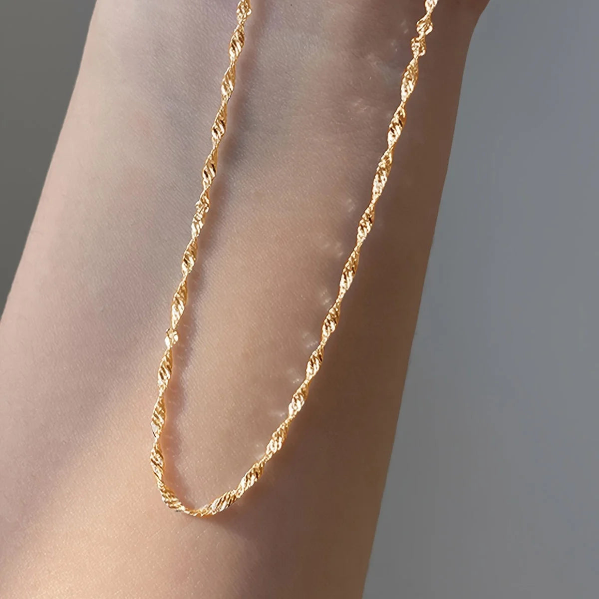 Collier fin plaqué or en acier inoxydable