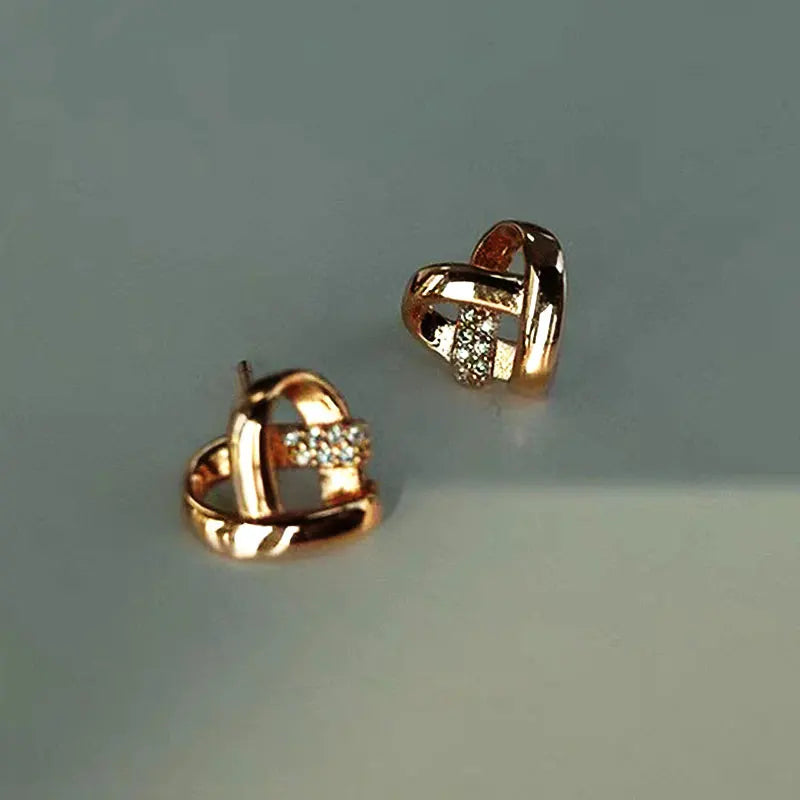 Boucles d’Oreilles Coeur Doré 14K, Élégance Micro Chic