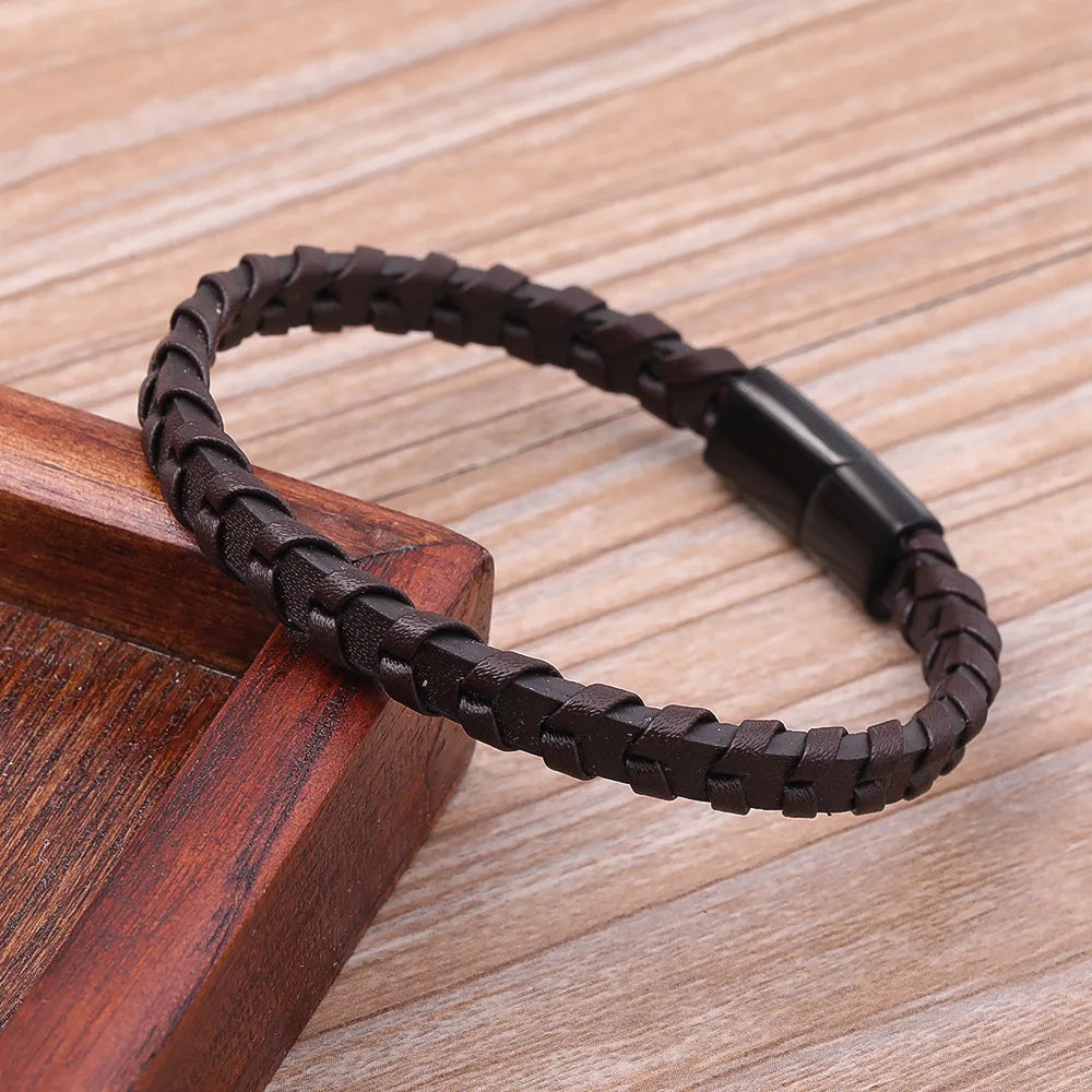 Bracelet Homme Cuir Tressé Noir et Fermoir Acier Inoxydable Magnétique et Élégance Discrète