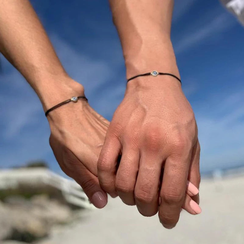 Bracelet œil bleu en corde noire – bijou pour couple ou ami
